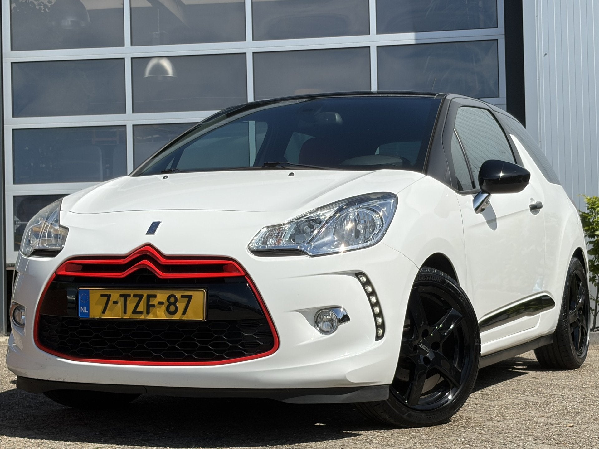 Citroën DS3 1.2 e-VTi ETG So Chic 82pk | Automaat | Airco a, Auto's, Euro 5, 1199 cc, 82 pk, Wit