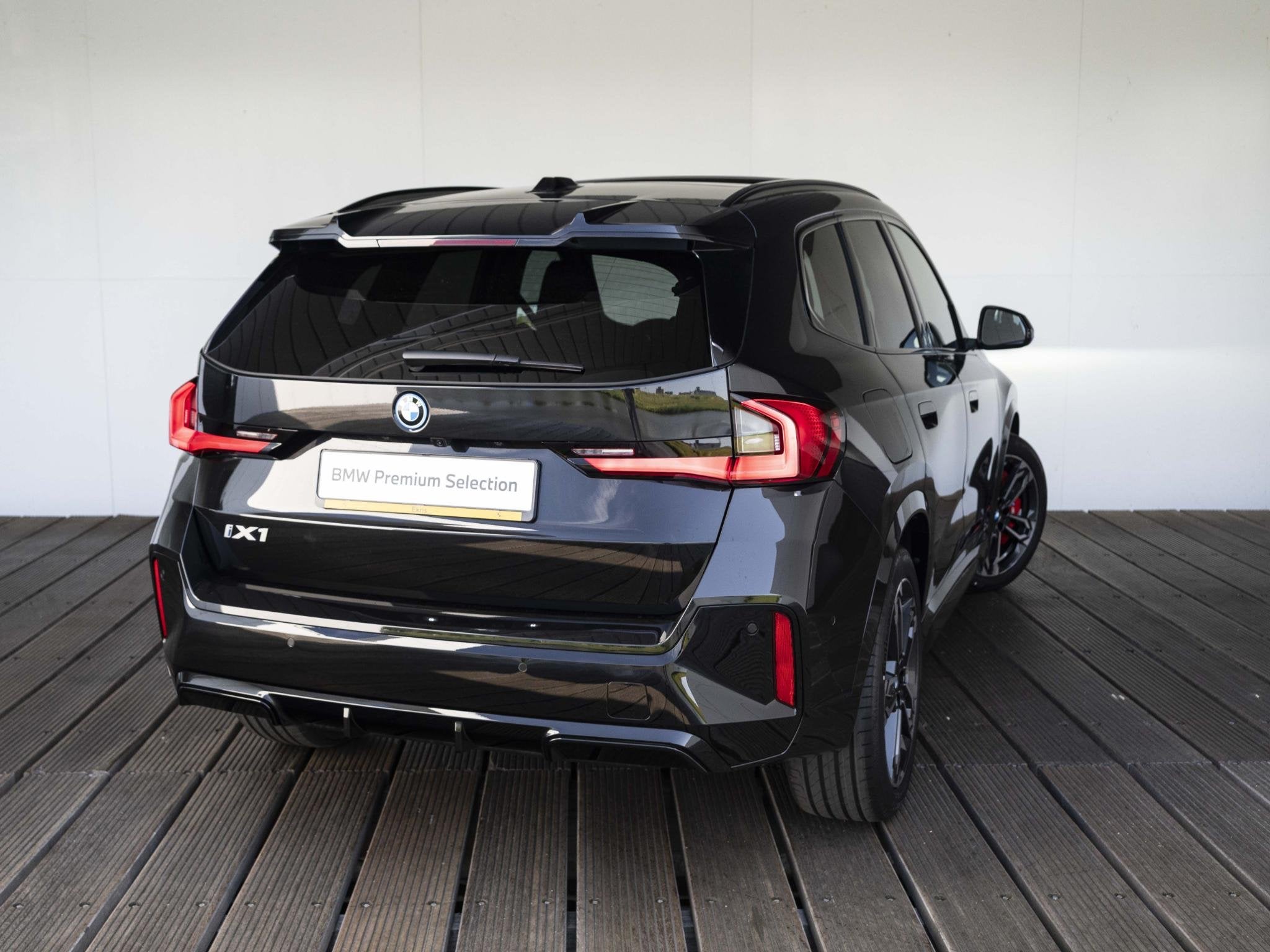 BMW iX1 eDrive20 | M Sportpakket Pro | Premium Pack | Travel, 514 km, Gebruikt, Met garantie (alle), Zwart