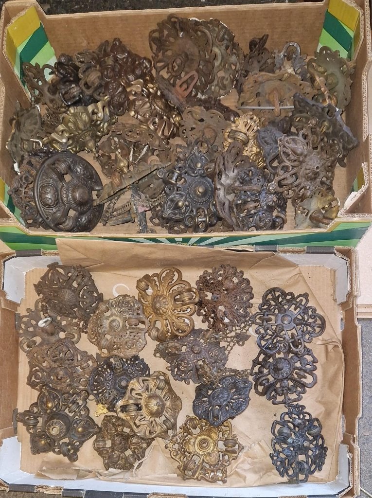 50 oude metalen rozetten voor hang olielampen, Ophalen of Verzenden