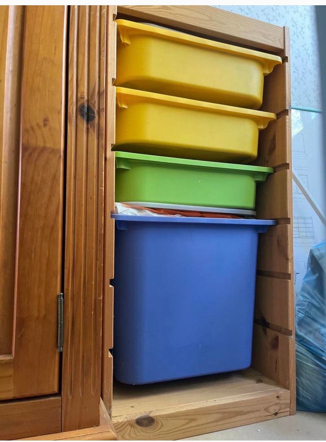 Houten opbergrek met gekleurde bakken, Ophalen, Gebruikt, Kast