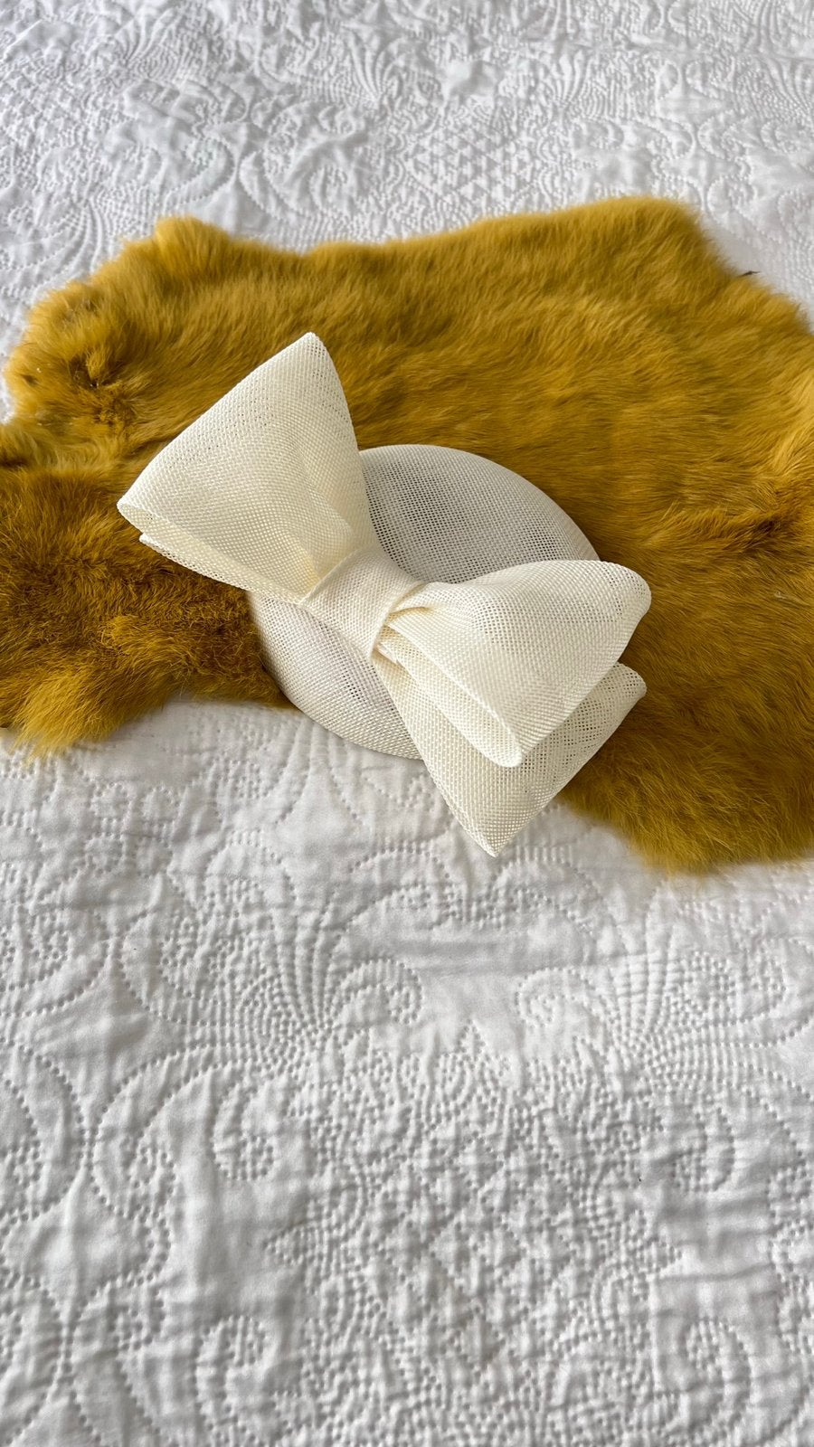 Chic creme dames/meisjes dopje,offwhite fascinator hoed,ecru, Ophalen of Verzenden, Nieuw, One size fits all