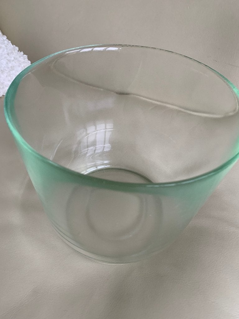 glazen vaas met een groene tint H 17, B 19 cm, Antiek en Kunst, Antiek | Vazen, Ophalen of Verzenden