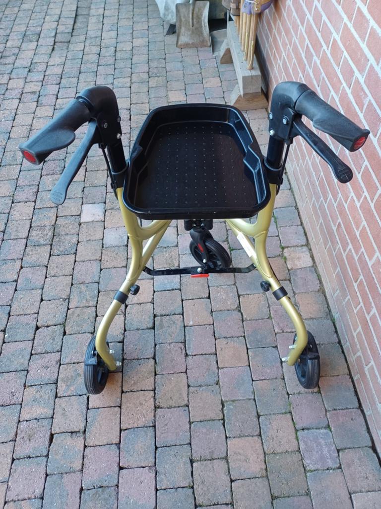 Rollator Rovera inklapbaar lichtgewicht zo goed als nieuw, Ophalen, Lichtgewicht