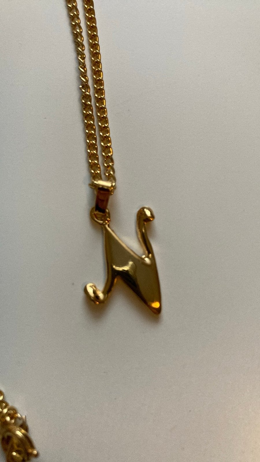 Goudkleurige ketting met letter 'N' hanger, Nieuw, Ophalen of Verzenden, Goud, Overige materialen
