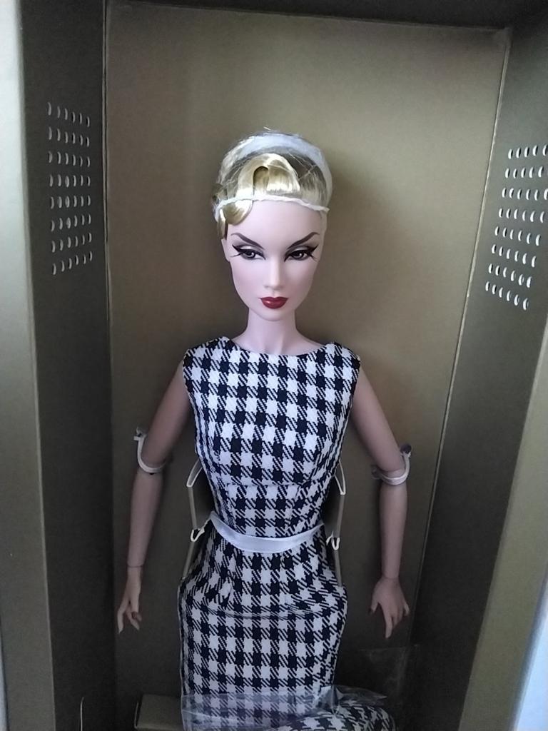 Integrity Toys Fashion Royalty Pop Diana zarr Limited-ed., Ophalen of Verzenden, Zo goed als nieuw, Overige typen