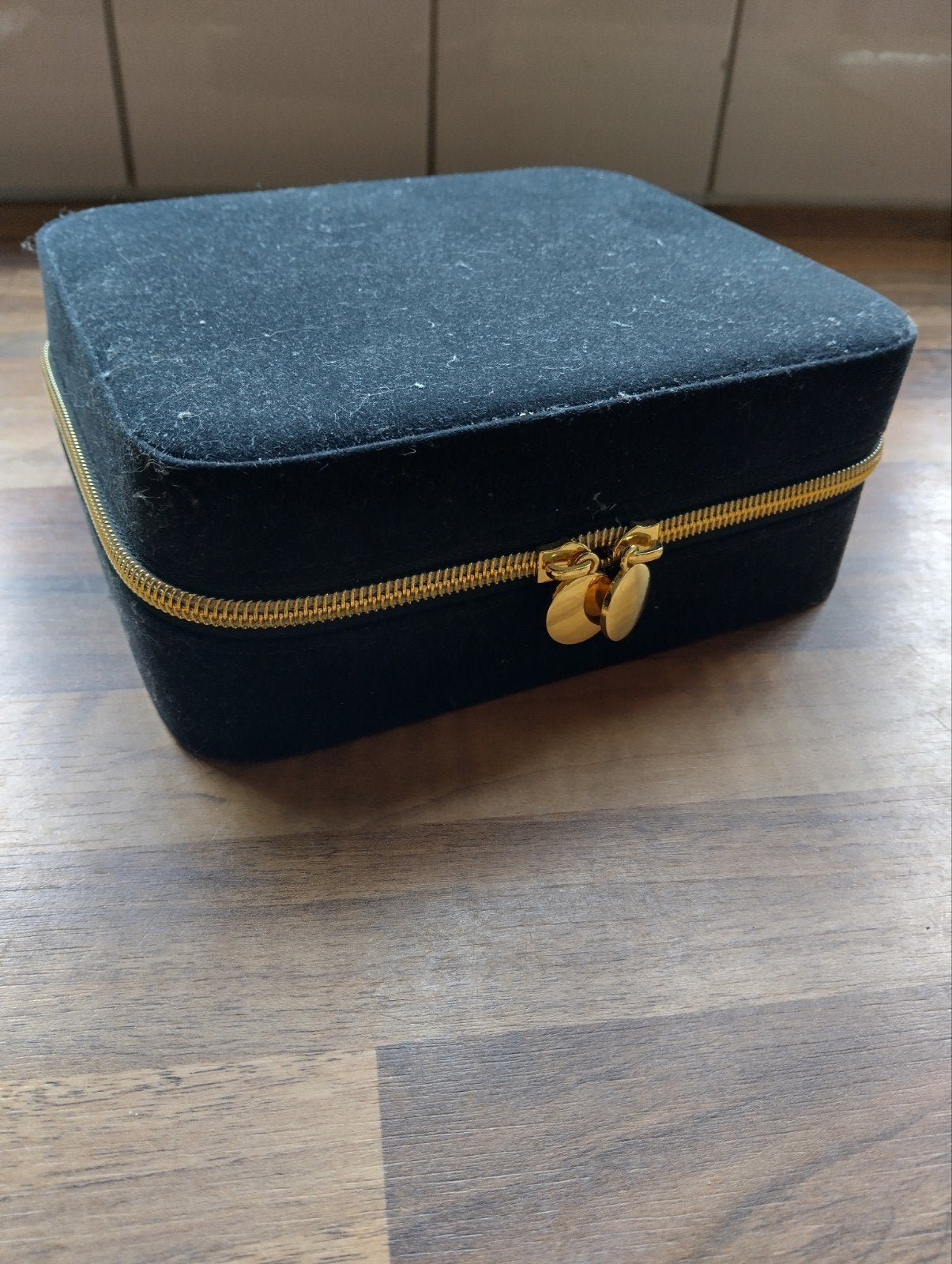 Zwart suede sieradendoos, Ophalen of Verzenden, Zo goed als nieuw, Zwart
