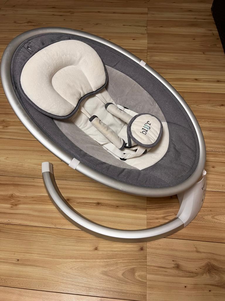 Blij'r Baby Schommelstoel - Grijs/Wit, Kinderen en Baby's, Overige Kinderen en Baby's, Zo goed als nieuw, Ophalen of Verzenden