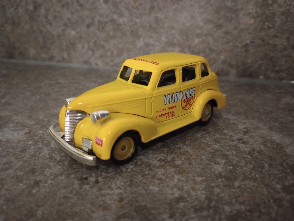 Lledo DAYS GONE 1939 CHEVROLET YELLOW CABS 1/43, Ophalen of Verzenden, Zo goed als nieuw, Auto, Overige merken