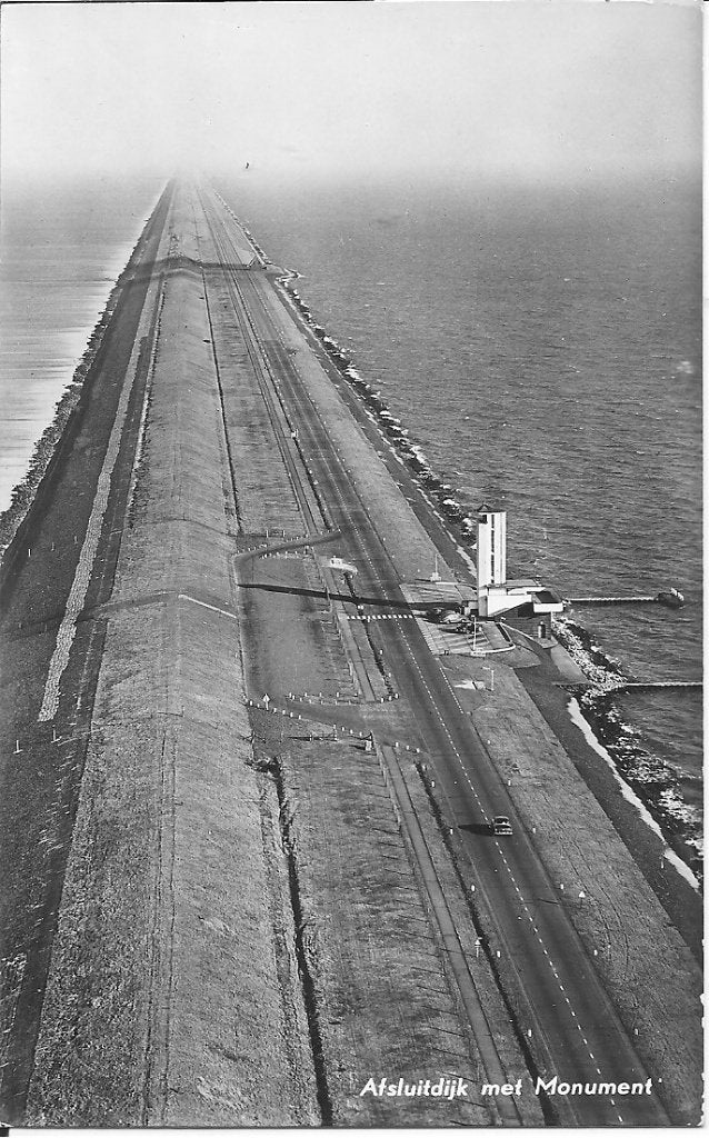 Ansichtkaart Afsluitdijk met Monument - KLM Aerocarto, Verzamelen, Ophalen of Verzenden, 1940 tot 1960, Ongelopen, Friesland