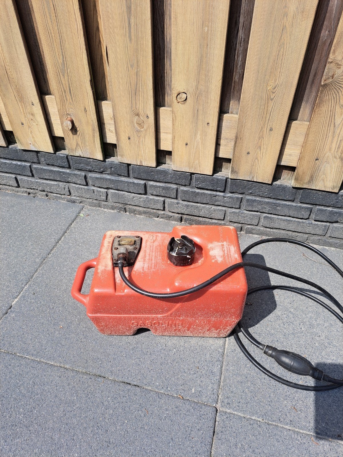 Buitenboordmotor tankje kunststof, Ophalen