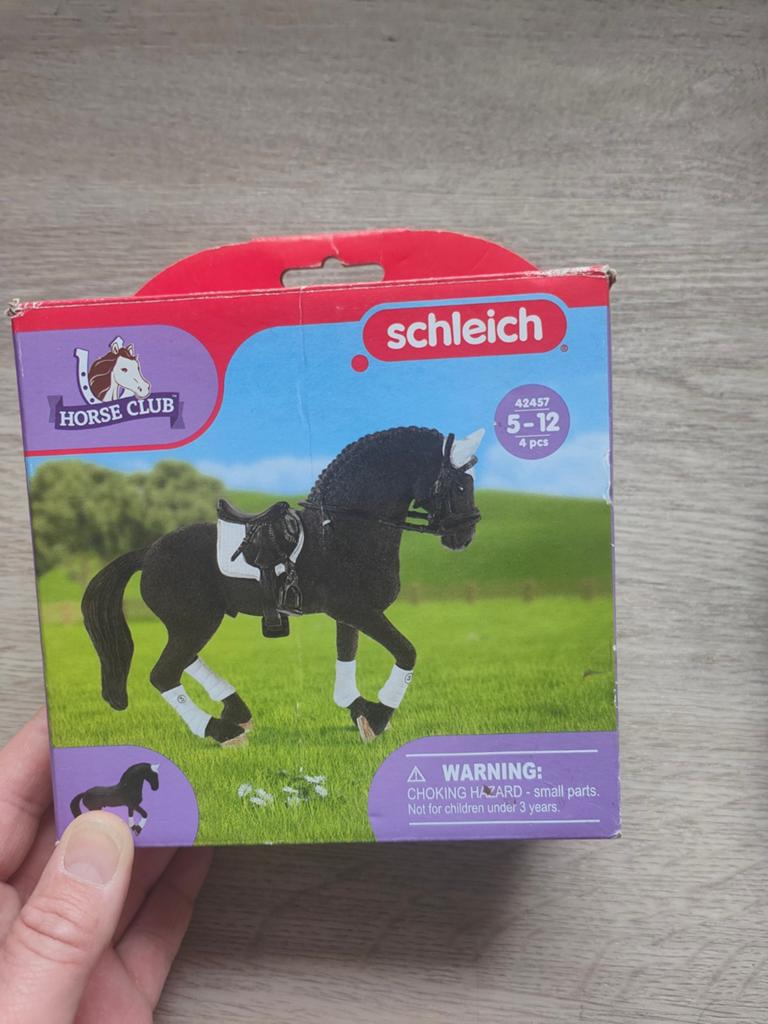 Schleich Horse Club Paard met Zadel en Hoofdstel (42457), Ophalen of Verzenden, Zo goed als nieuw, Jongen of Meisje