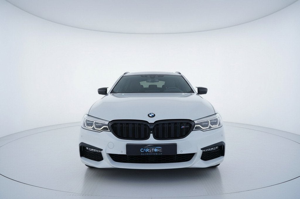 BMW 5-serie Touring 540i xDrive High Executive M SPORT PANO, Auto's, BMW, Gebruikt, Euro 6, 2000 kg, Leder