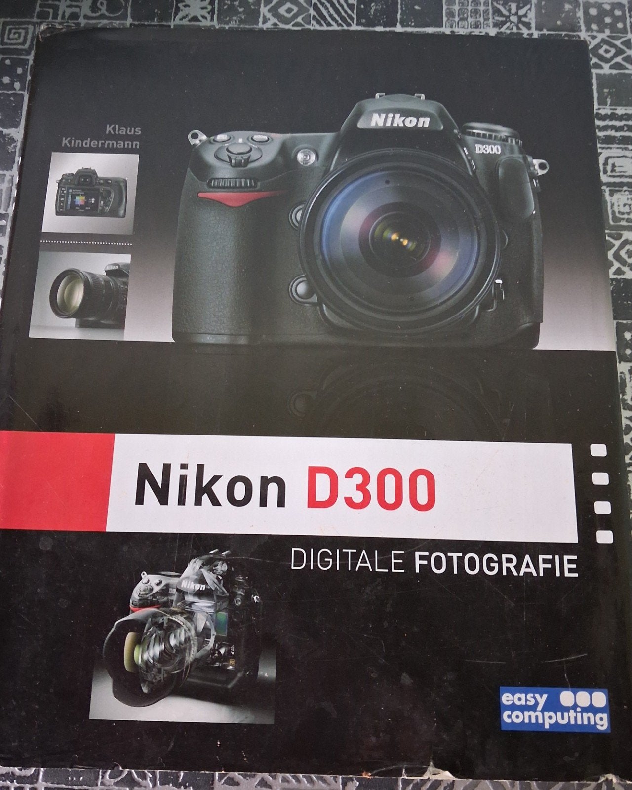 Mooi  boek  over fotocamera NIKON D300, Ophalen of Verzenden, Zo goed als nieuw, Nikon, Geen optische zoom