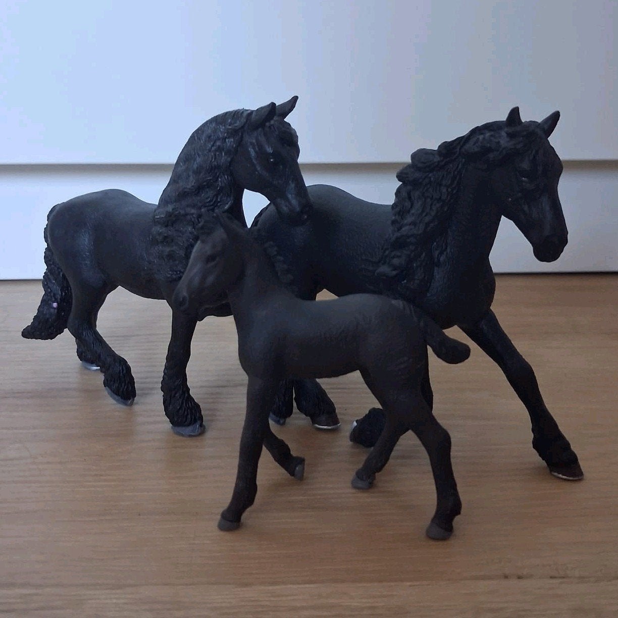 Schleich Friese paardenfamilie: merrie, hengst en veulen, Ophalen of Verzenden, Zo goed als nieuw, Jongen of Meisje