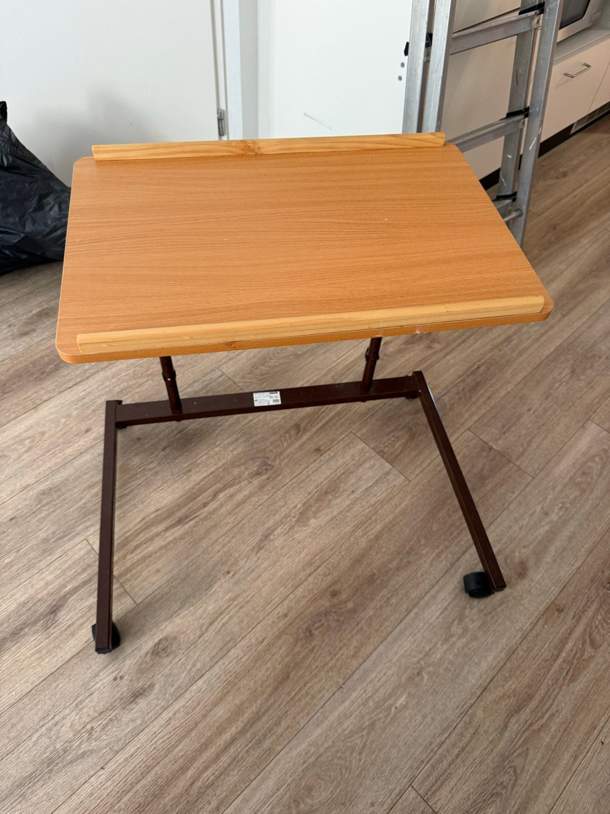 Verrijdbaar bijzettafeltje / laptoptafel, Ophalen, Gebruikt, 55 tot 75 cm, 60 cm of meer