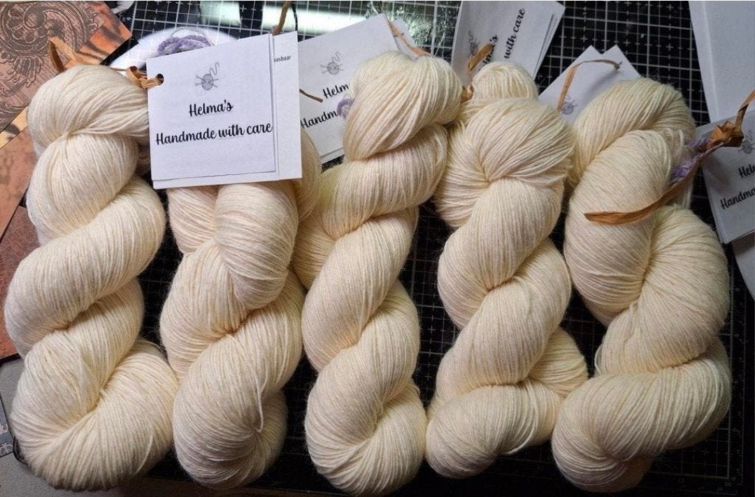 Ongeverfde 4draads sokkenwol per 100gram/streng, Hobby en Vrije tijd, Breien en Haken, Ophalen of Verzenden, Nieuw, Breien of Haken