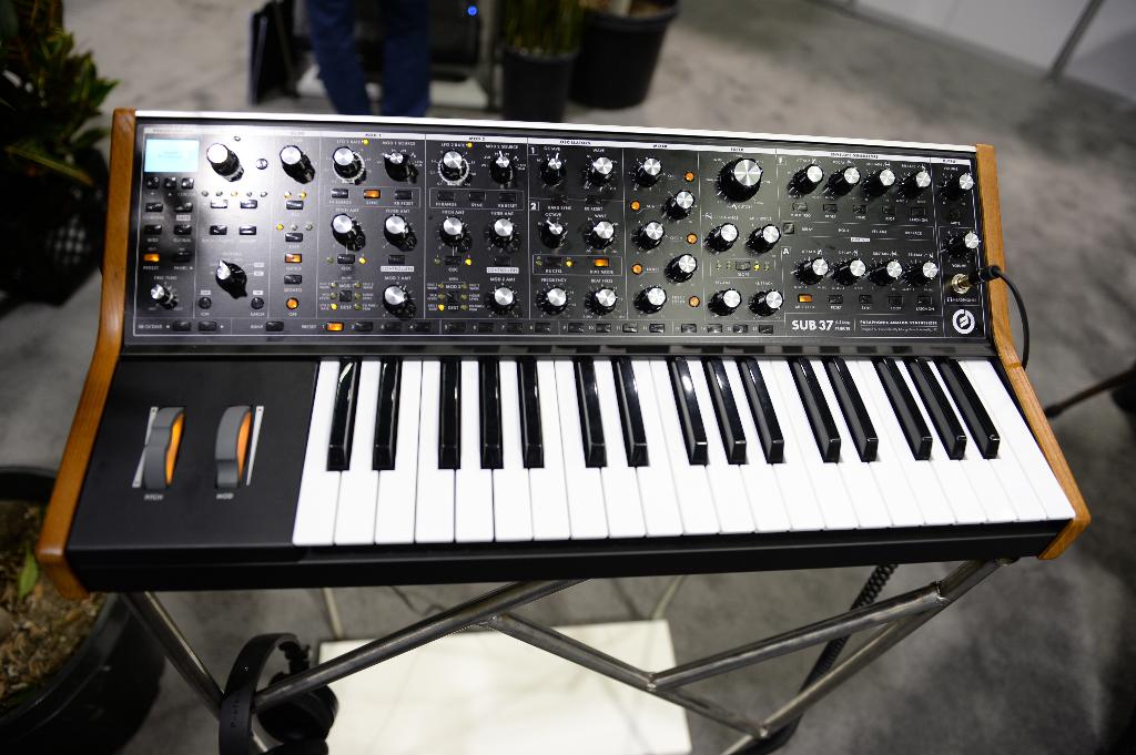 Moog Sub 37 Signature edition (limited), Muziek en Instrumenten, Ophalen, Zo goed als nieuw, Overige aantallen, Overige merken