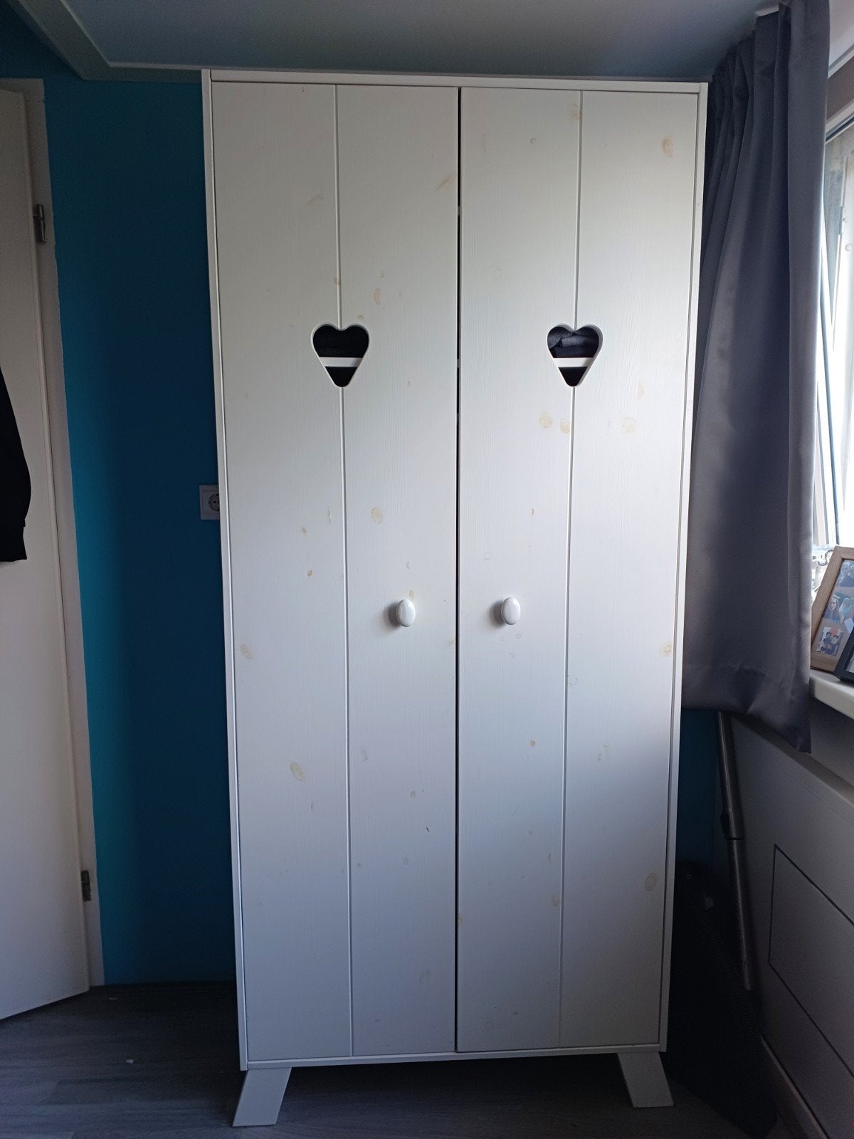 Witte kledingkast met Hartjes - Hang- en Leggedeelte, Ophalen, Met deur(en), 50 tot 100 cm, Zo goed als nieuw