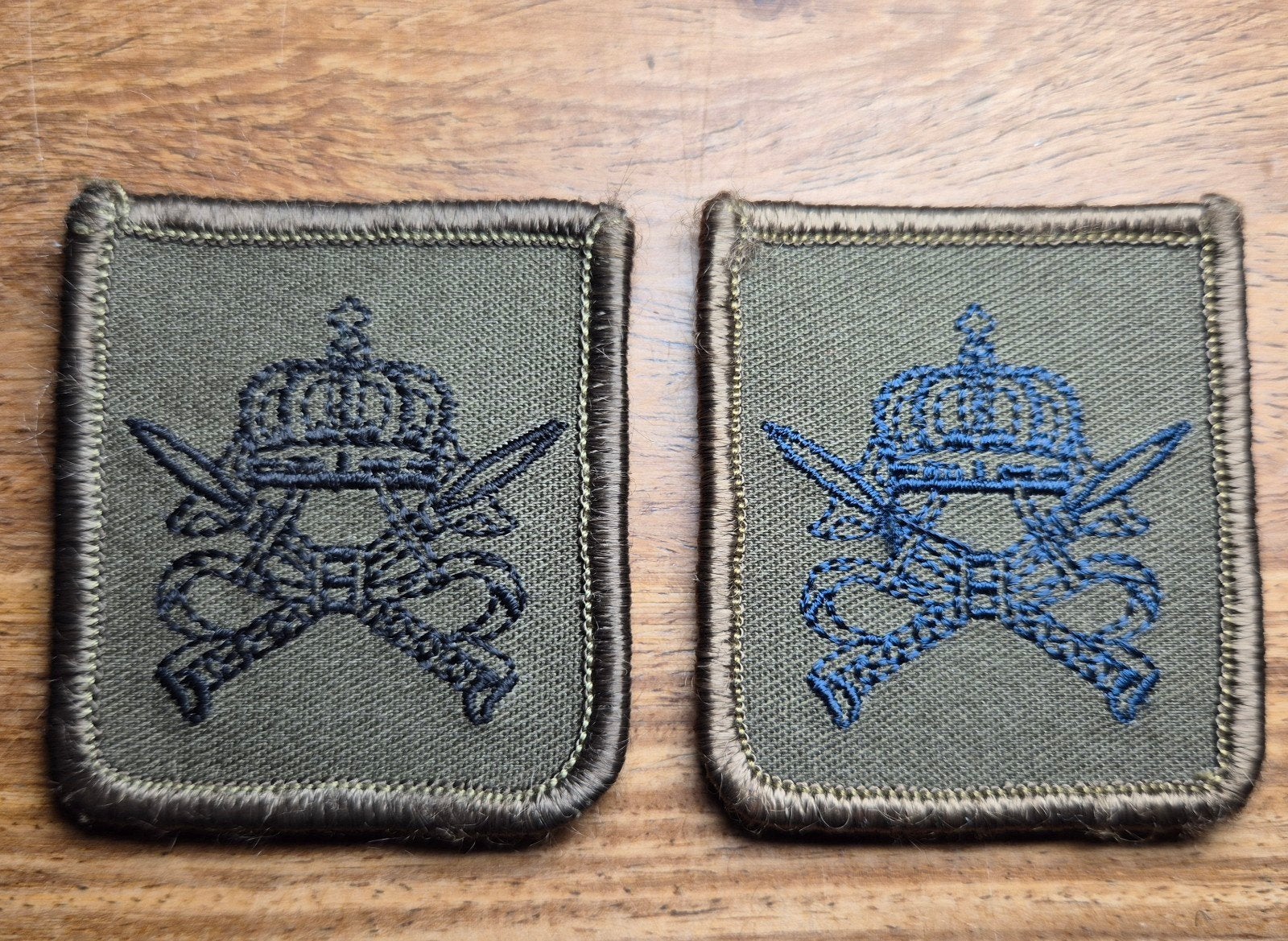 2 verschillende KMS borstemblemen, Verzenden
