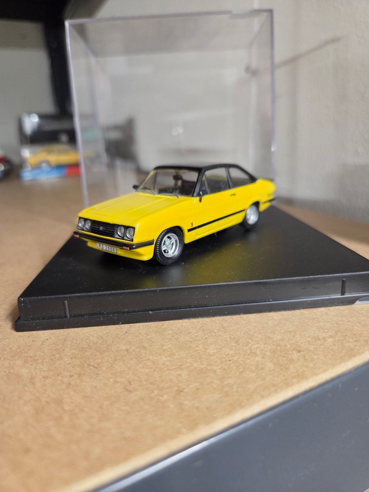 Ford Escort RS 2000 roadcar signal yellow with Black roof, Ophalen, Auto