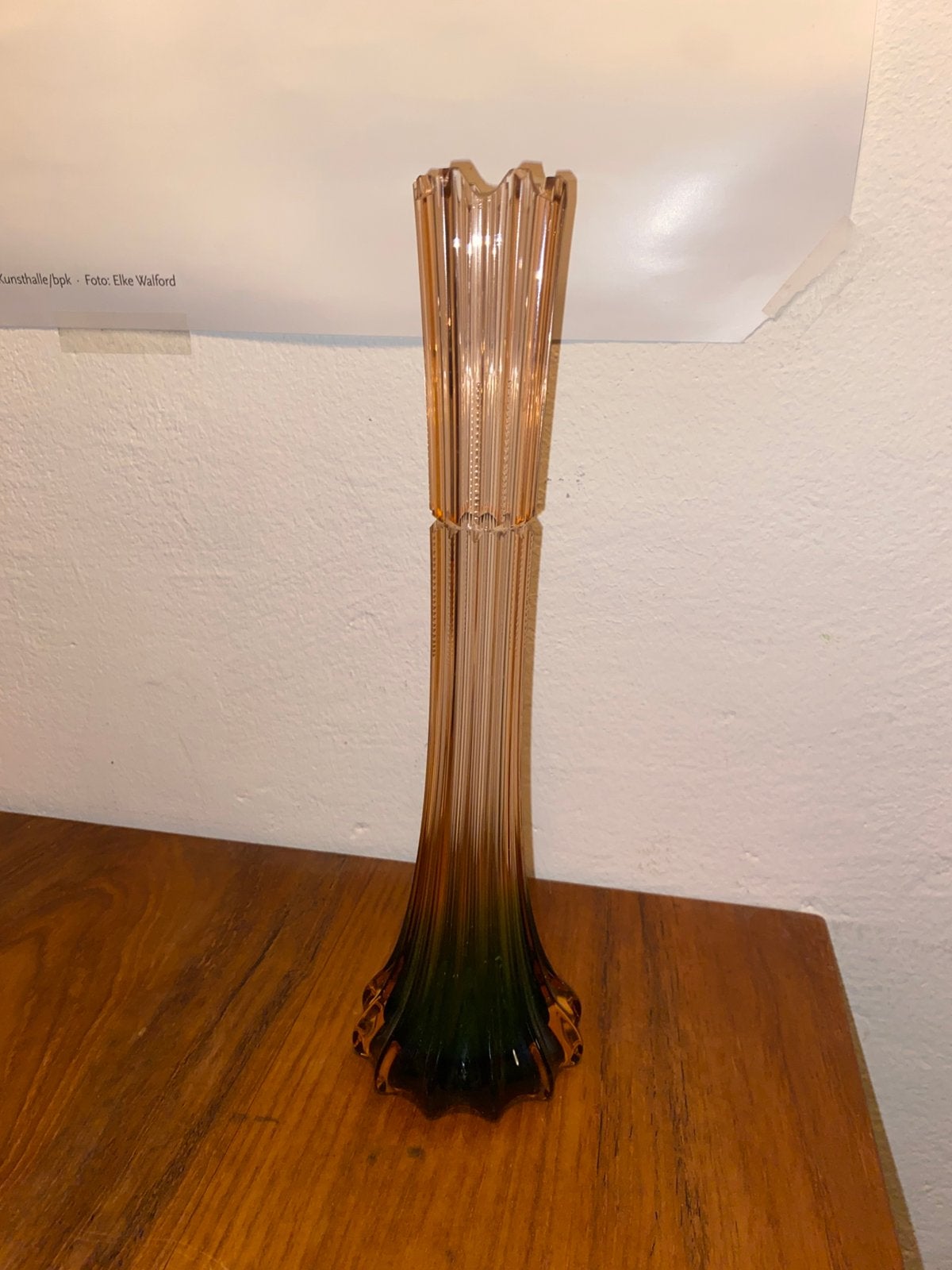 Licht roze/groene langwerpige vaas met details, Ophalen of Verzenden, Zo goed als nieuw, Roze, Glas
