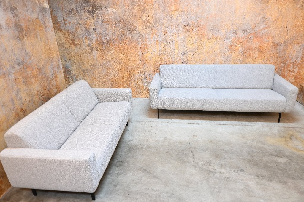 Als NIEUW! 2 grijze stoffen Topform designbanken 2,5 + 3 ZIT, Huis en Inrichting, Driepersoons, 75 tot 100 cm, Ophalen of Verzenden