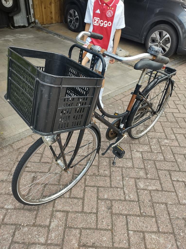 Batavus Young Dutch 26 inch zwart met krat en in goede staat, Terugtraprem, Gebruikt, Batavus, Ophalen