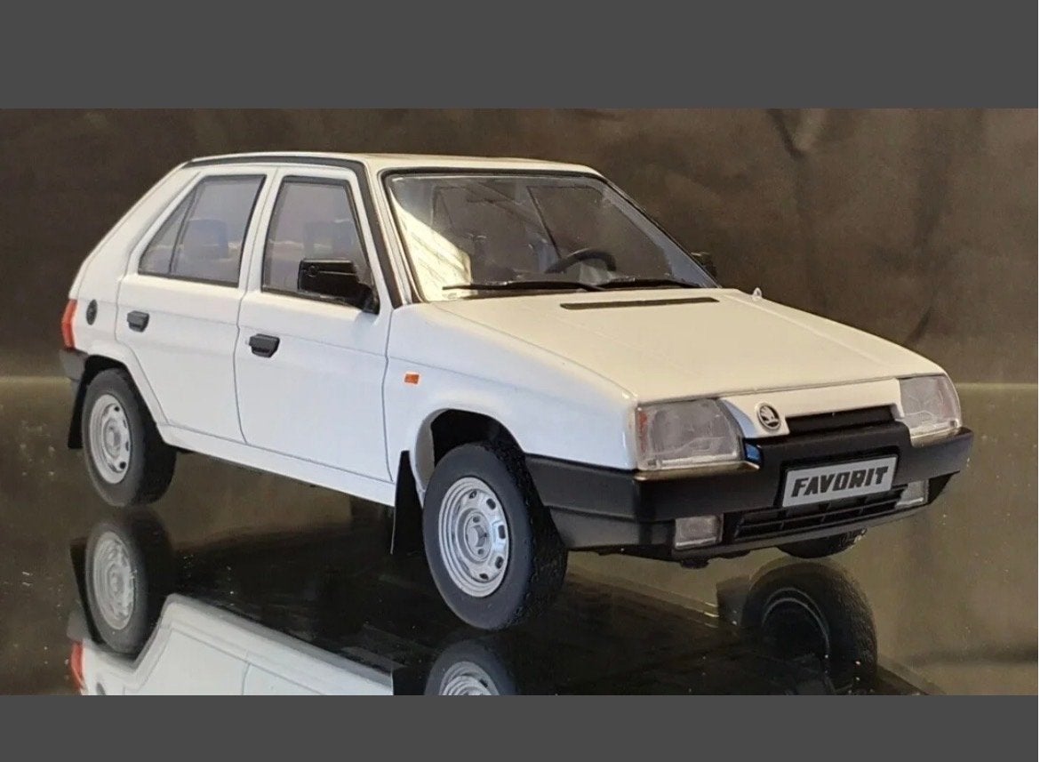 Skoda Favorit 135 L Whitebox 1:24 modelauto, Ophalen of Verzenden, Nieuw, Auto, Overige merken