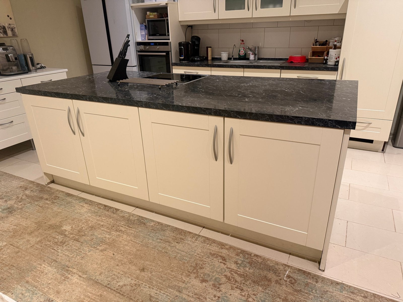 Complete keuken met eiland, Siemens apparatuur en granieten, Gebruikt, Ophalen of Verzenden, Kunststof, Crème