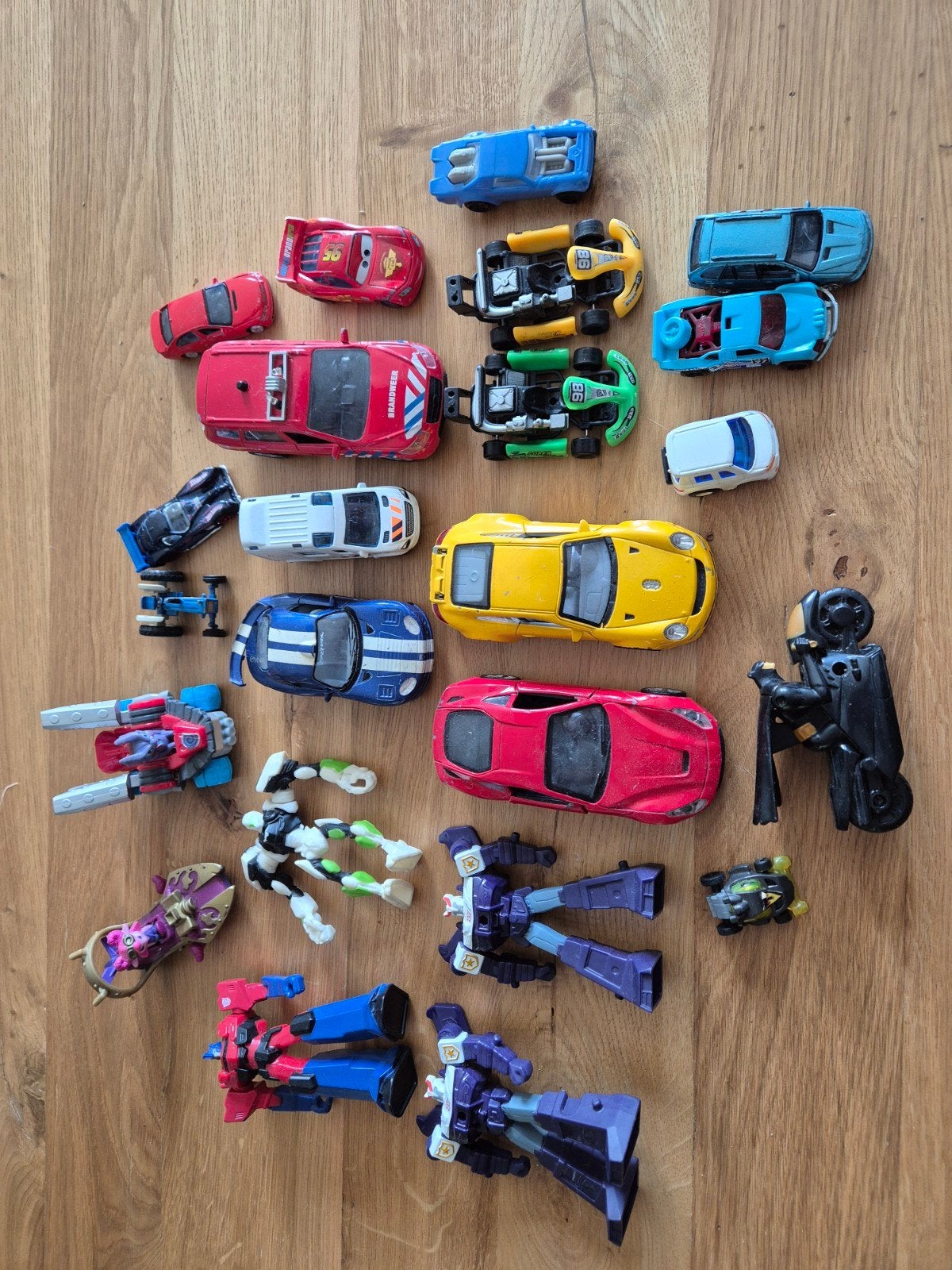 Doosje speelgoedauto's en Transformers, Ophalen, Gebruikt