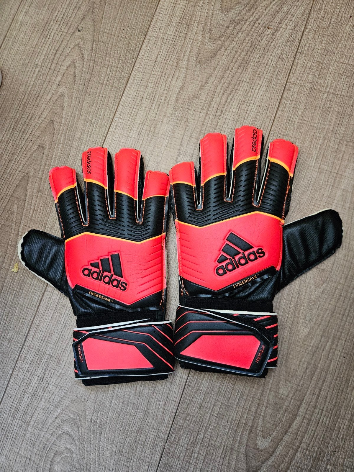 Adidas Predator Fingersave keepershandschoenen, Sport en Fitness, Voetbal, Ophalen of Verzenden, Nieuw, Handschoenen