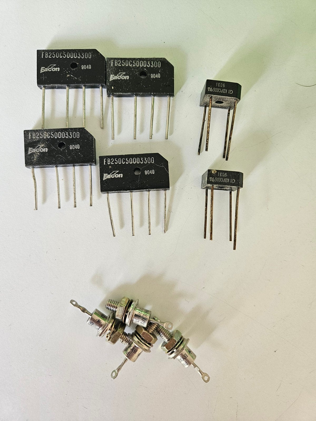 Diverse gelijkrichters en diodes - Nieuw, Diverse fabrikanten, Gebruikt, Niet van toepassing, Niet van toepassing