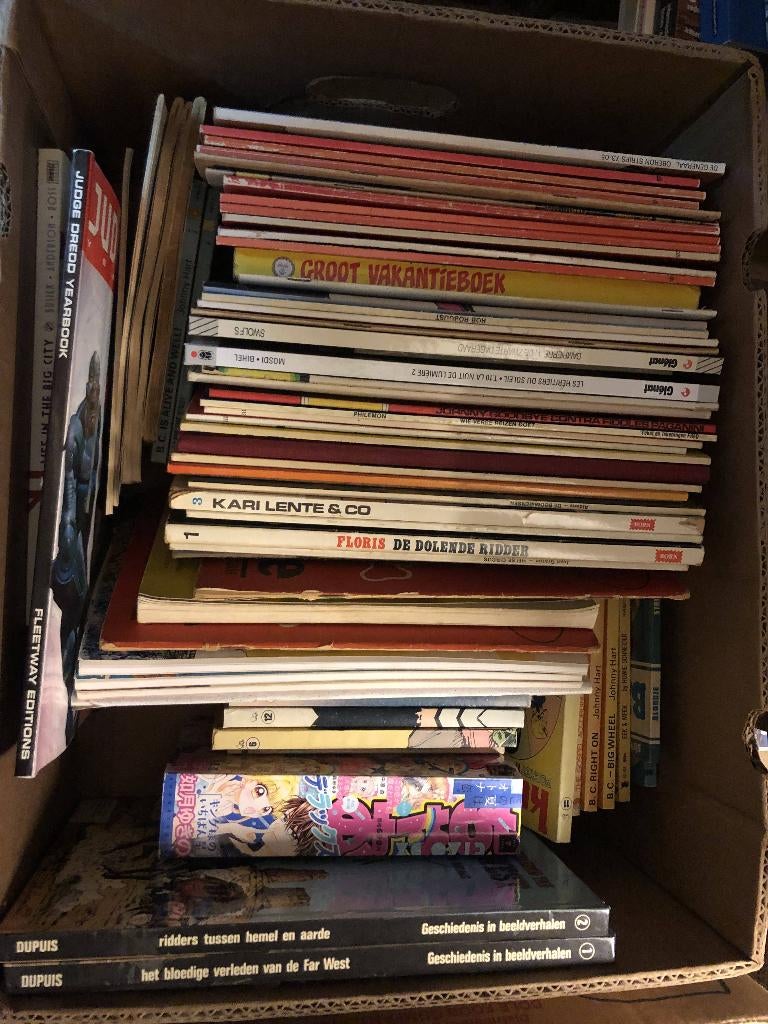 Bananendoos met stripboeken, Boeken, Meerdere stripboeken, Ophalen of Verzenden, Gelezen