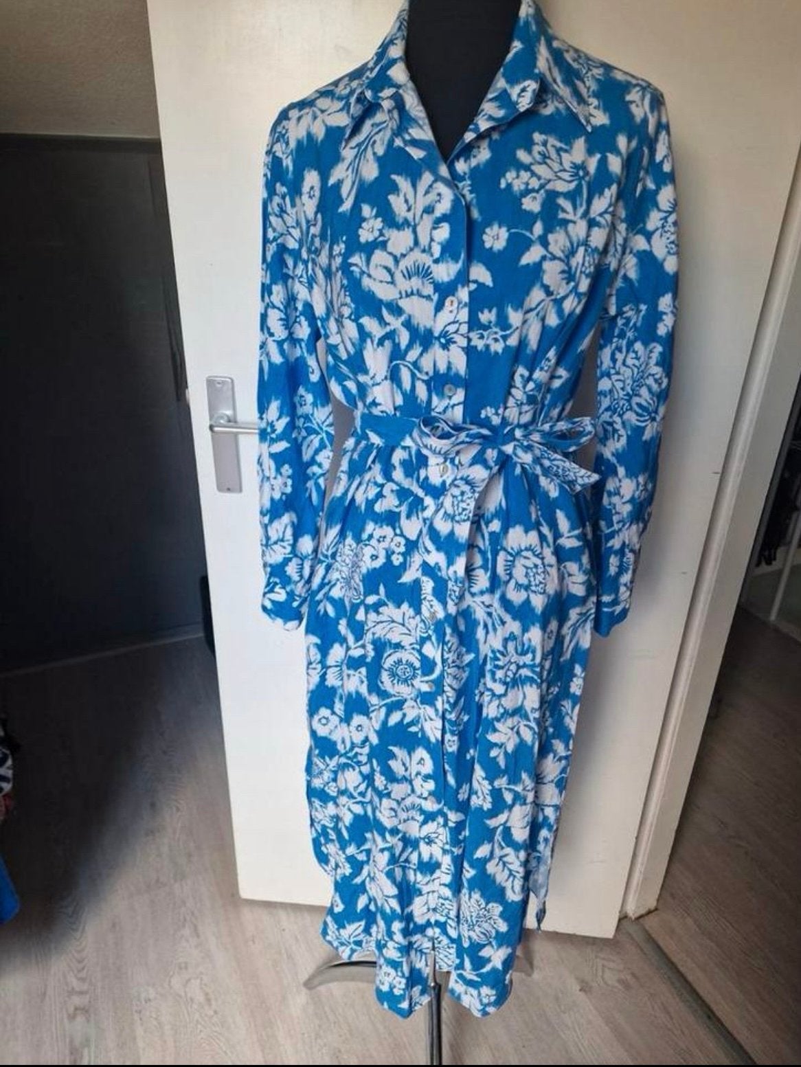Zara Maxi Blousejurk Wit Blauw Maat 38 Lange Mouw Katoen, Kleding | Dames, Jurken, Maat 38/40 (M), Blauw, Ophalen of Verzenden