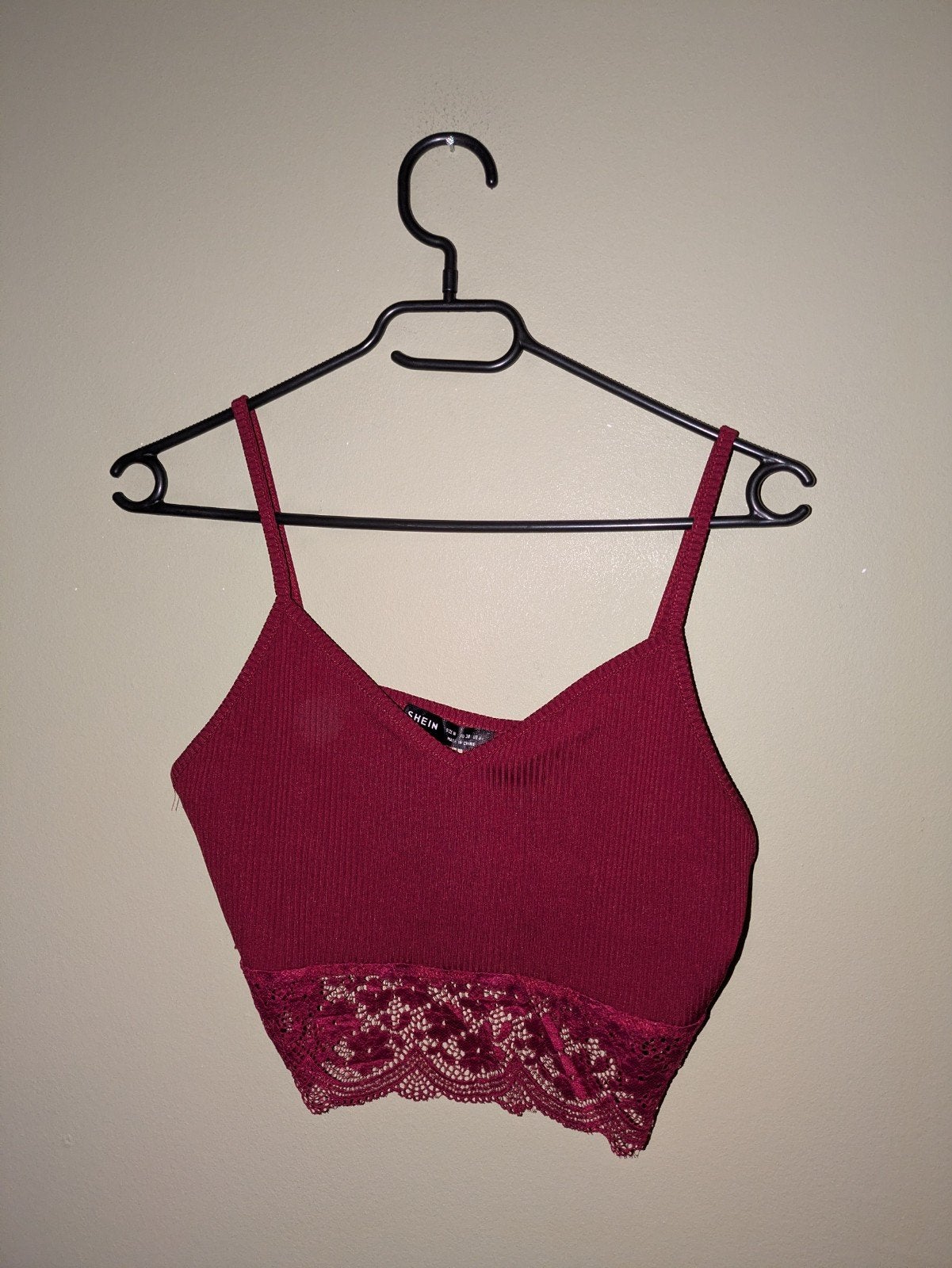 Shein top maat M - Bordeauxrood met kant (1), Kleding | Dames, Tops, Maat 38/40 (M), Ophalen of Verzenden, Zo goed als nieuw, Rood