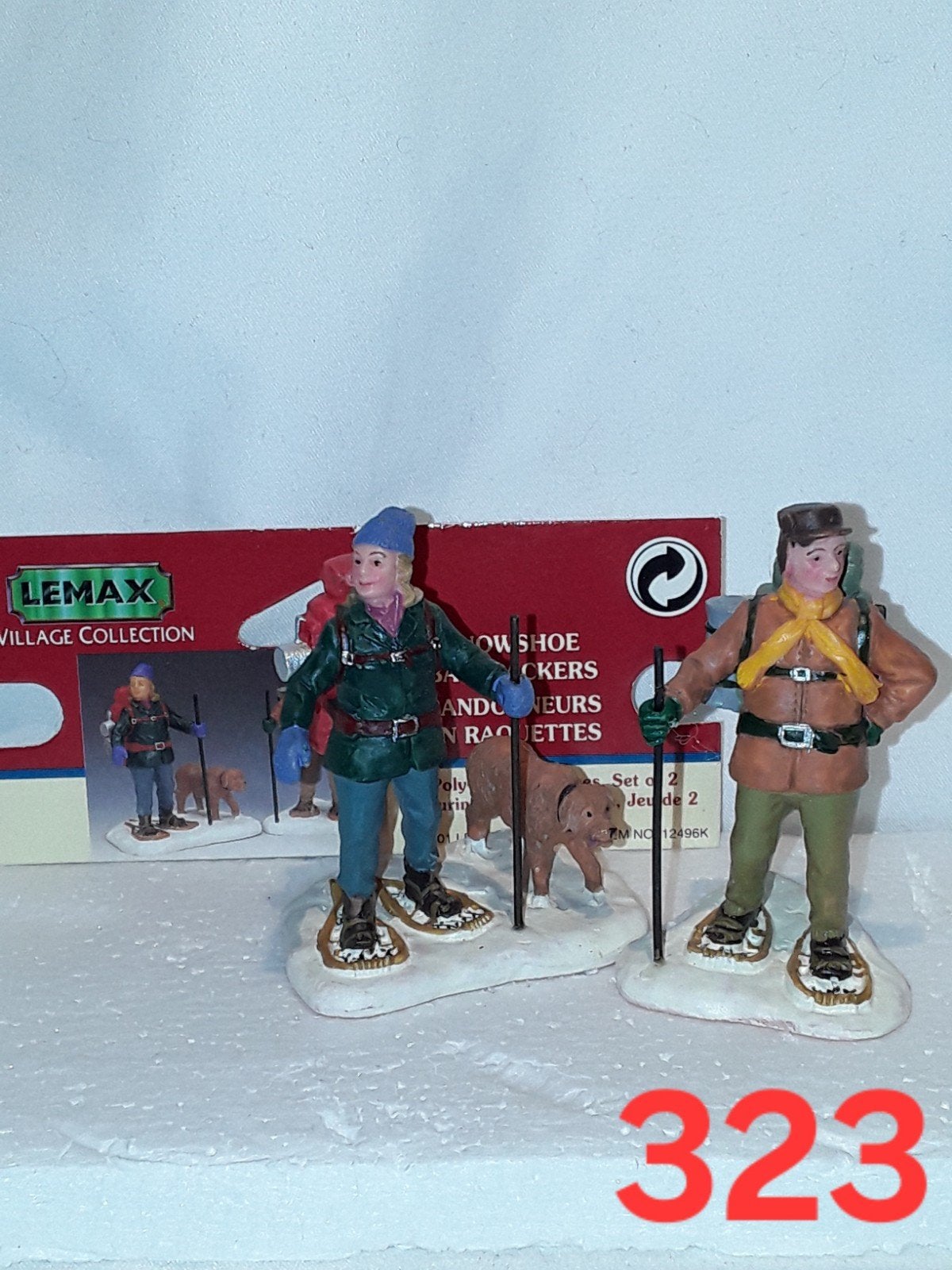 Lemax 12496 snowshoe backpackers jaar 2001., Diversen, Kerst, Ophalen of Verzenden