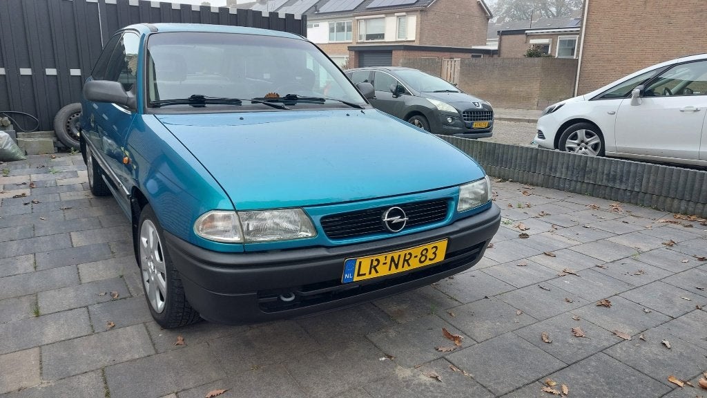 Opel Astra 1.4 I GL Tailgate 1995 Blauw (m2453233437) — Opel — Marktplaats