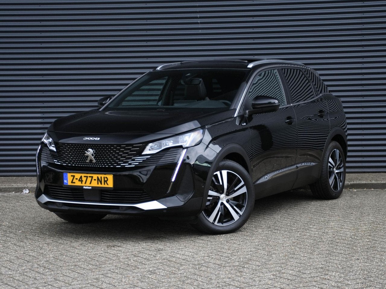 Peugeot 3008 GT 1.2 PureTech 130pk Automaat SCHUIF-DAK | FOC, Gebruikt, 1295 kg, 1199 cc, Zwart