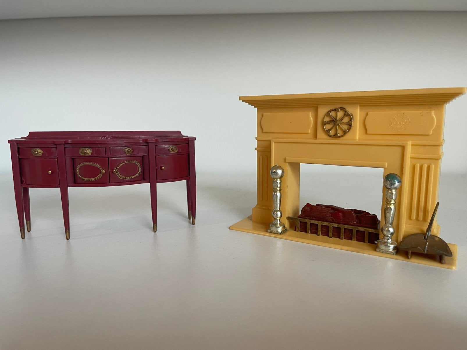 Vintage Louis Marx & Co Little Hostess dressoir + openhaard., Ophalen of Verzenden, Gebruikt, Poppenhuis