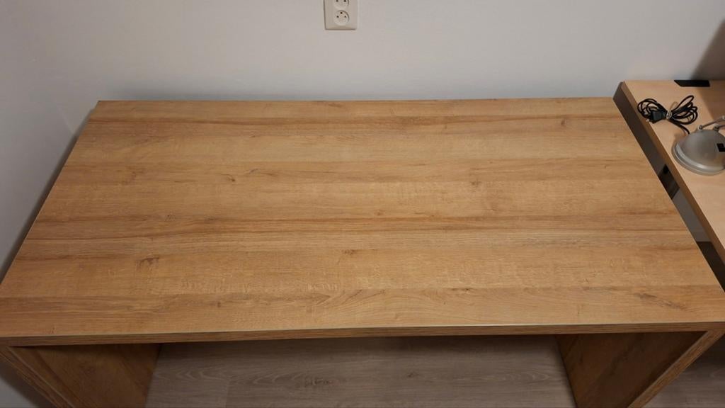 Te koop bureautafel 140 x 70 cm, Huis en Inrichting, Bureaus, Ophalen, Spaanplaat of MDF, Zo goed als nieuw, 70 cm