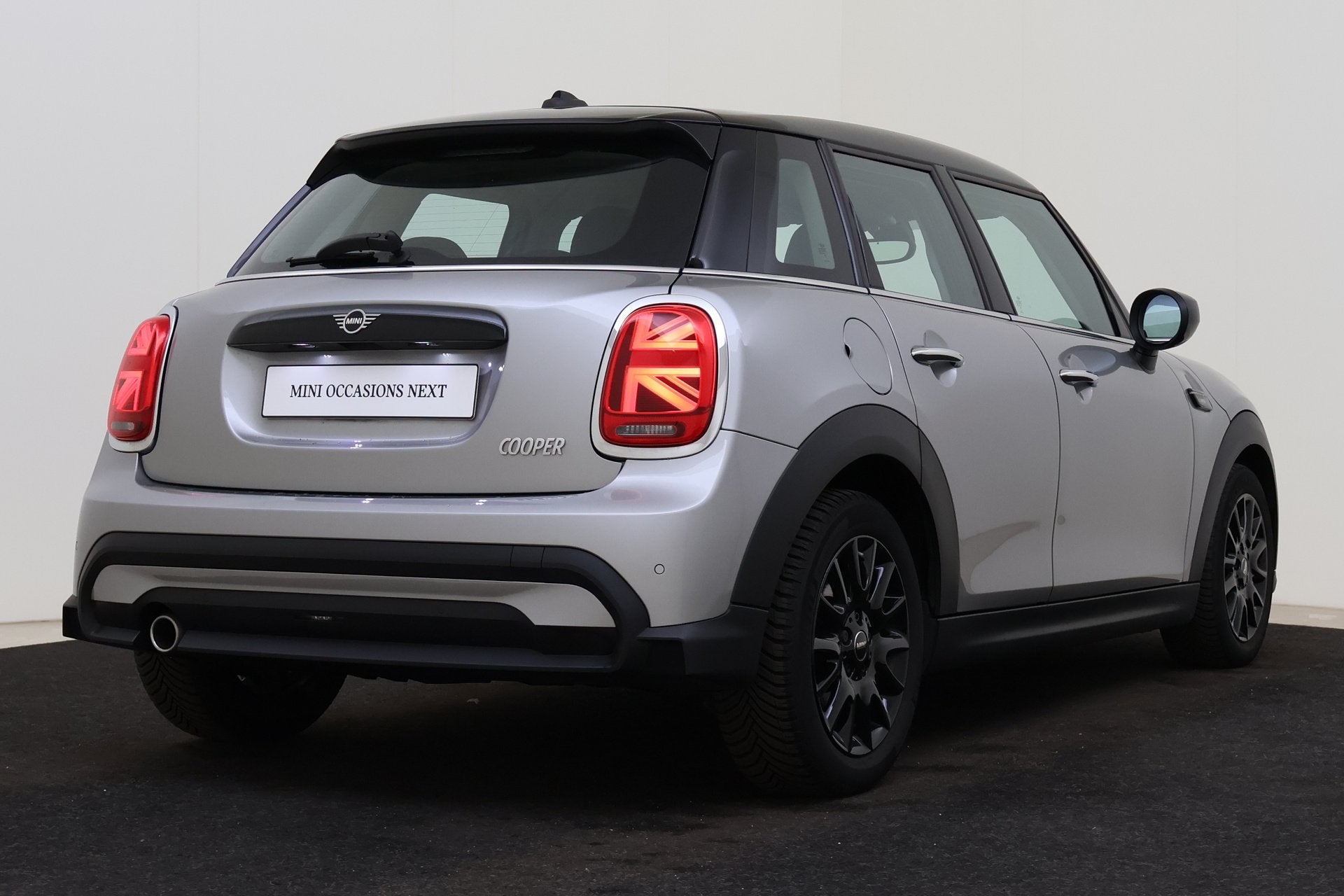 MINI Hatchback Cooper Classic Automaat / LED / Cruise Contro, Auto's, Mini, Gebruikt, Met garantie (alle), Origineel Nederlands