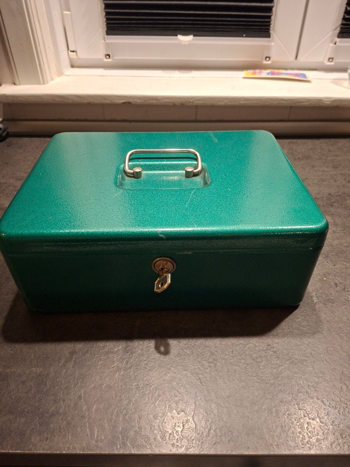 Groene metalen geldkistje met sleutel, Ophalen, Gebruikt