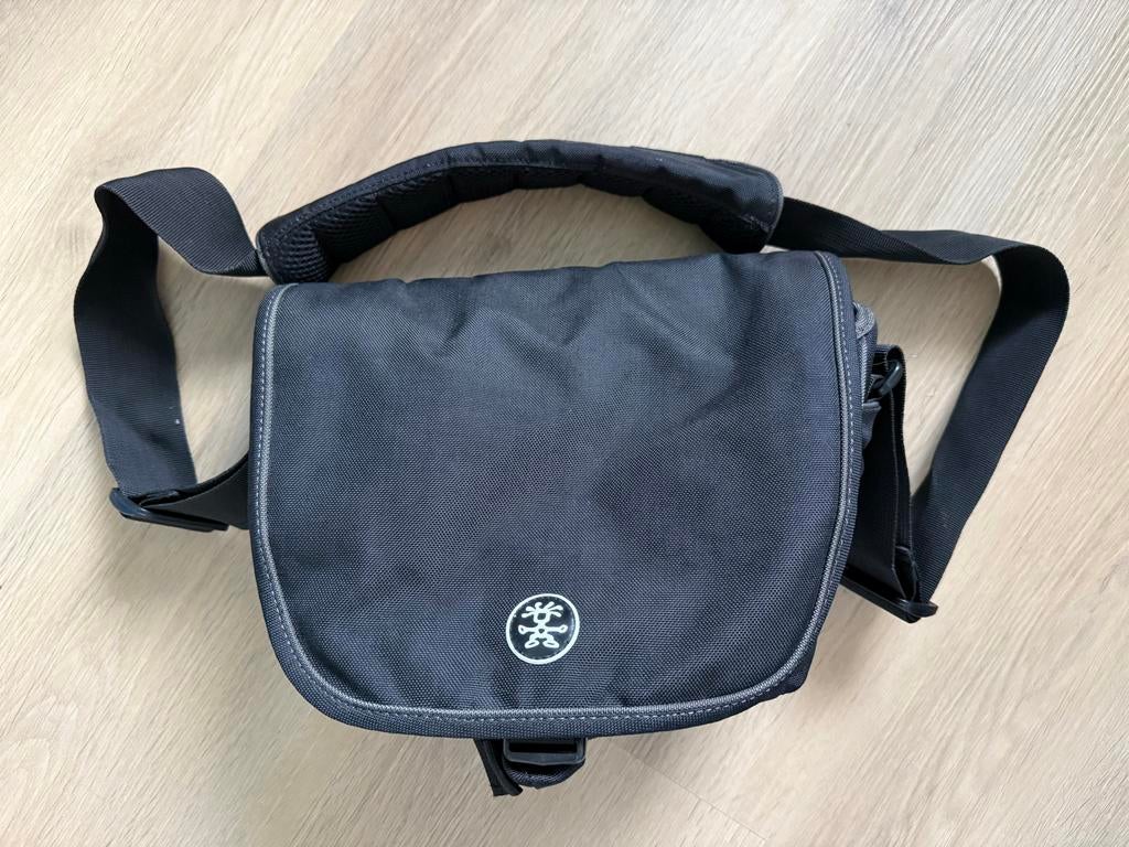 Crumpler cameratas zwart - zo goed als nieuw!, Ophalen of Verzenden, Zo goed als nieuw, Schoudertas, Crumpler