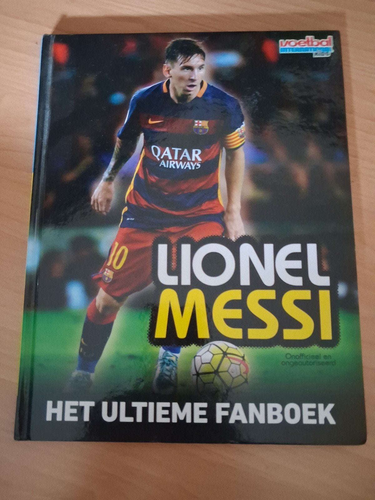 Lionel Messi - Het ultieme fanboek, Mike Perez, Ophalen of Verzenden, Zo goed als nieuw, Balsport
