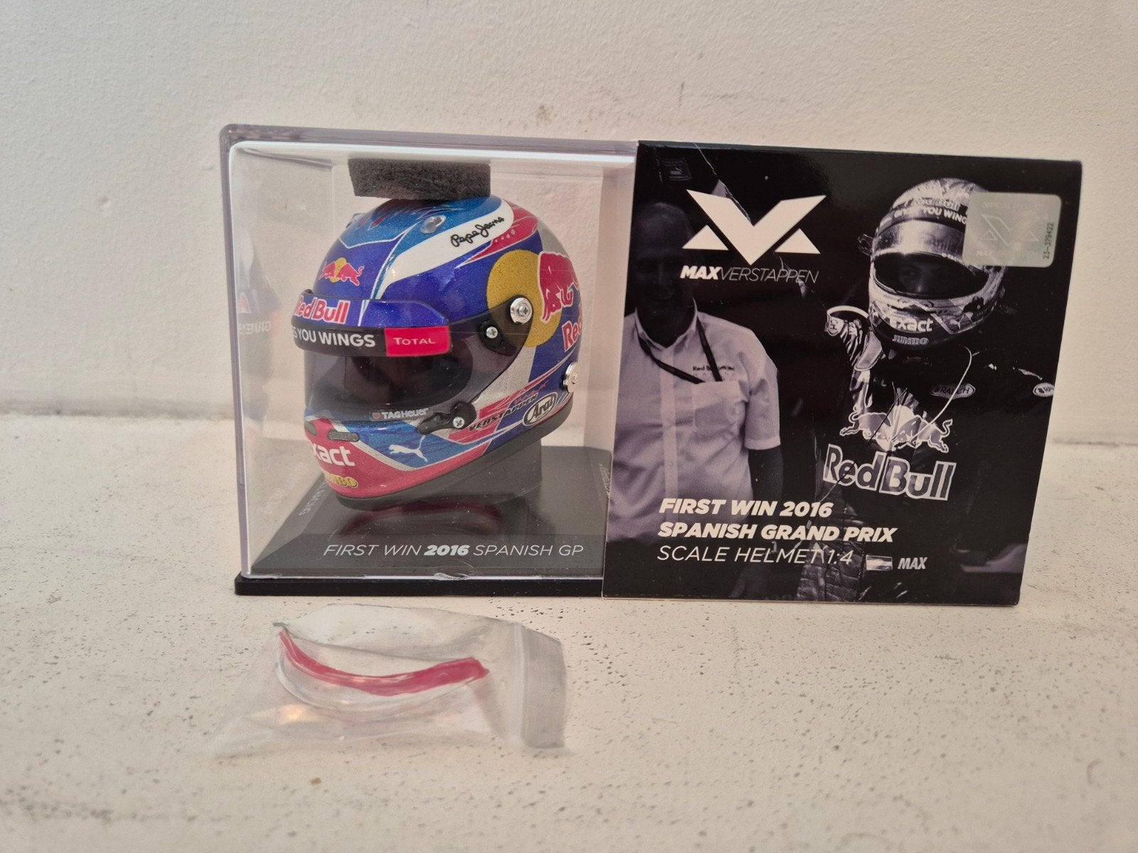 2X MAX VERSTAPPEN 1:4 HELM FIRST WIN SPAIN SPANJE REDBULL F1, Ophalen, Nieuw, Formule 1