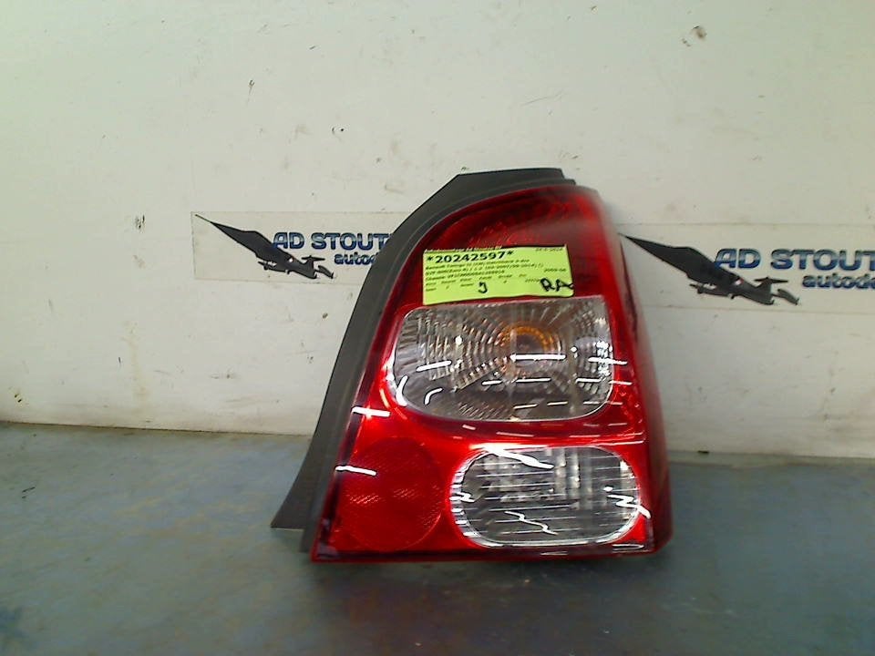 Achterlicht Rechts Renault Twingo II (CN) 2009 8200387889, Gebruikt, Renault Deutschland AG, Dialog.deutschland@renault.de, Peter-Huppertz-Straße 5, Köln 51063, , Duitsland