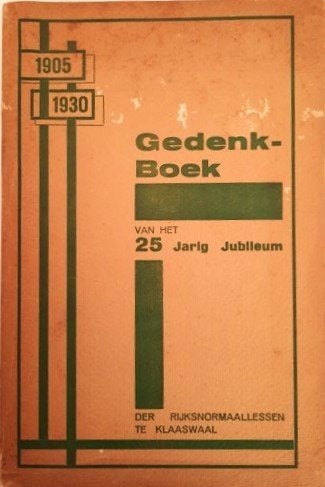 Gedenkboek 25-jarig jubileum Rijksnormaallessen te Klaaswaal, Ophalen of Verzenden, Gelezen