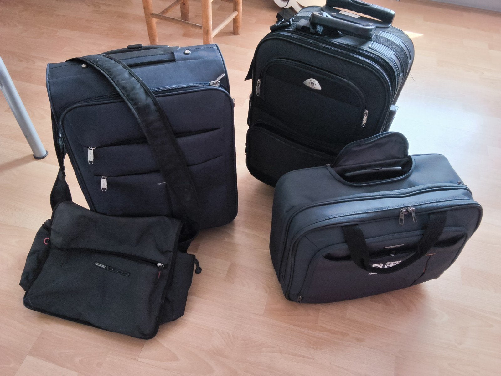 Set van 4 zwarte reistassen en schoudertas, Ophalen