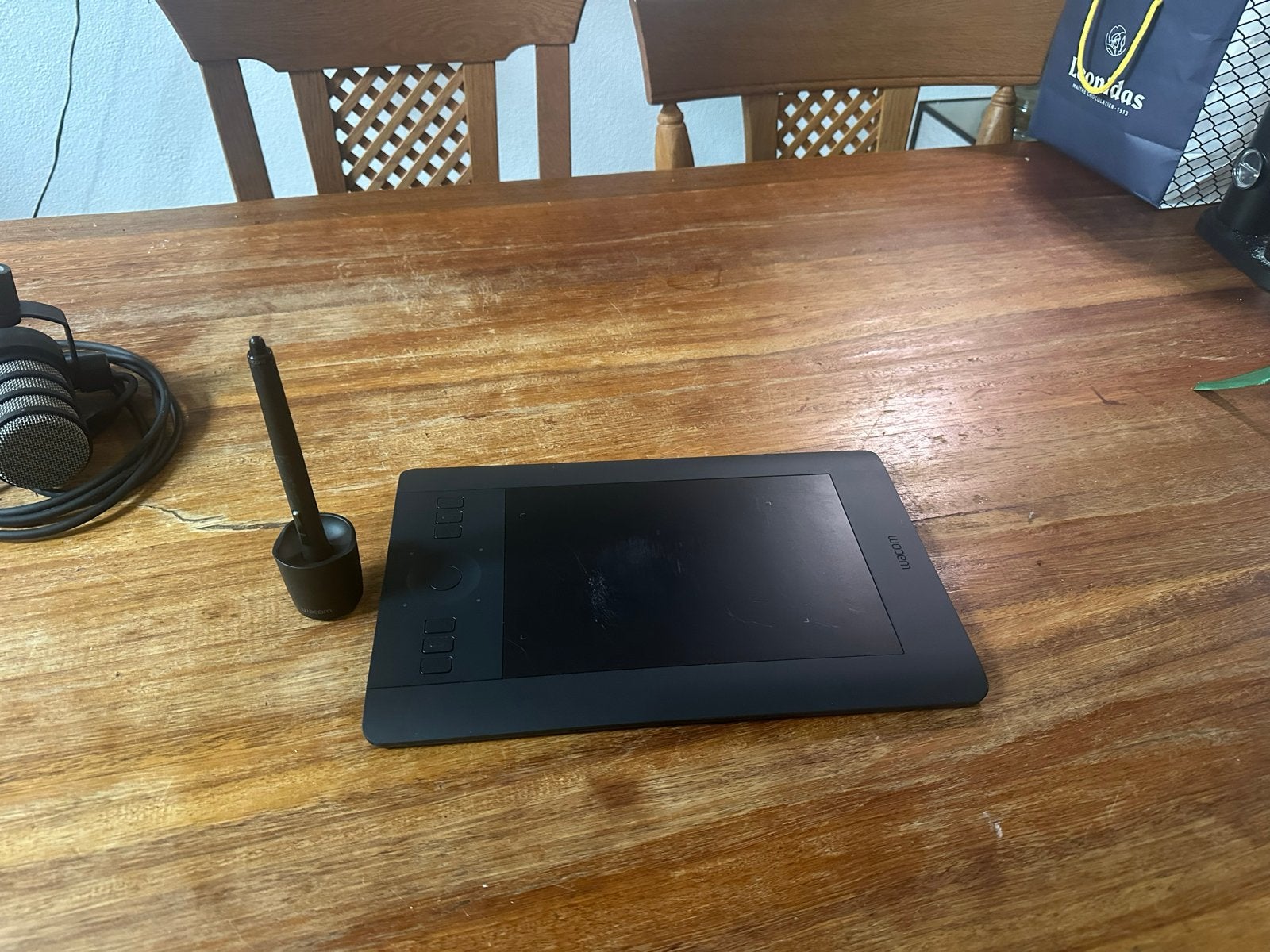 Wacom Intuos pro Small tekentablet met pen en penhouders, Computers en Software, Tekentablets, Gebruikt, Bedraad, Multi-touch