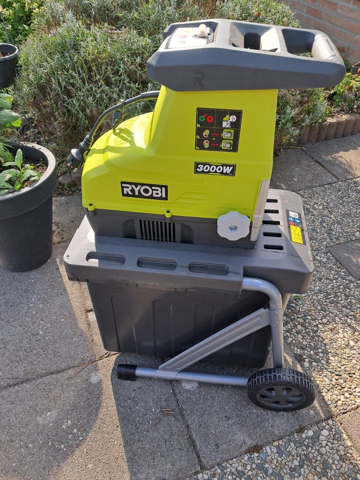 Ryobi hakselaar 3000W, Ophalen, Gebruikt, Met opvangbak, Ryobi